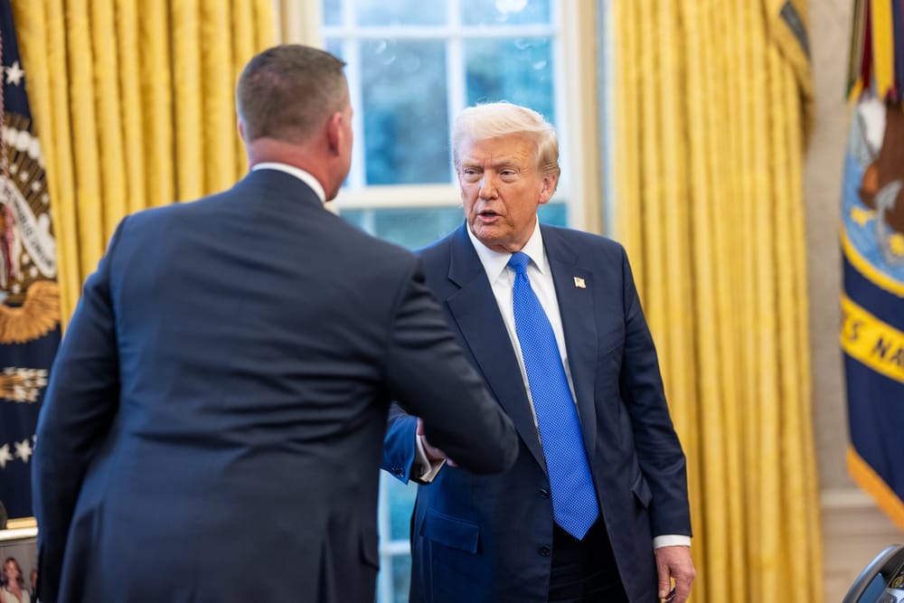 Trump revoca il nulla osta di sicurezza a Biden, Harris, Clinton