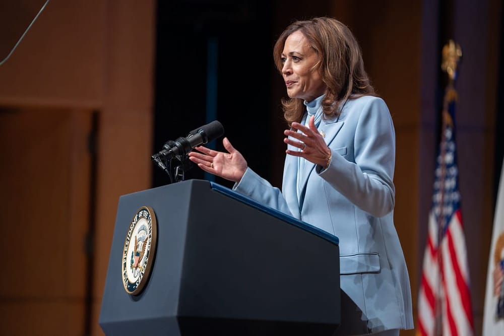 Kamala Harris torna sulla scena politica senza sciogliere i dubbi sul futuro