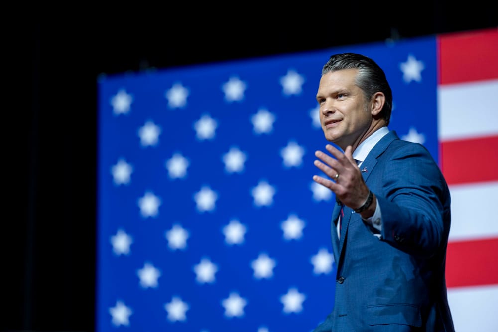 Trump e Hegseth ridisegnano l'esercito americano: guerra ai "woke" e alle città democratiche