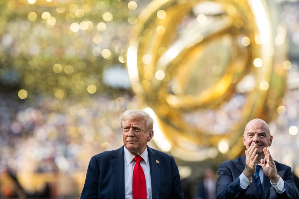 Trump riceve dalla FIFA il primo "premio della pace", creato su apposta per lui