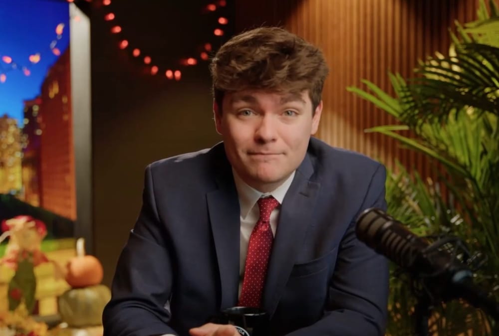 L'ascesa artificiale di Nick Fuentes: quando la popolarità è solo un'illusione