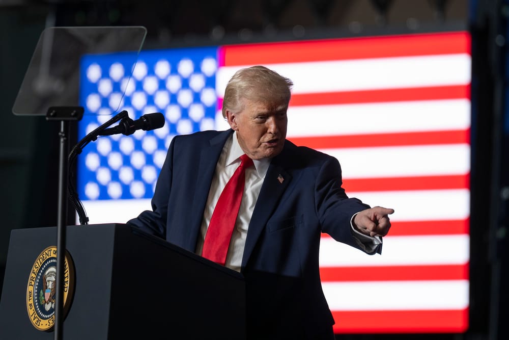 Trump minaccia l'Iran e invia portaerei nel Golfo