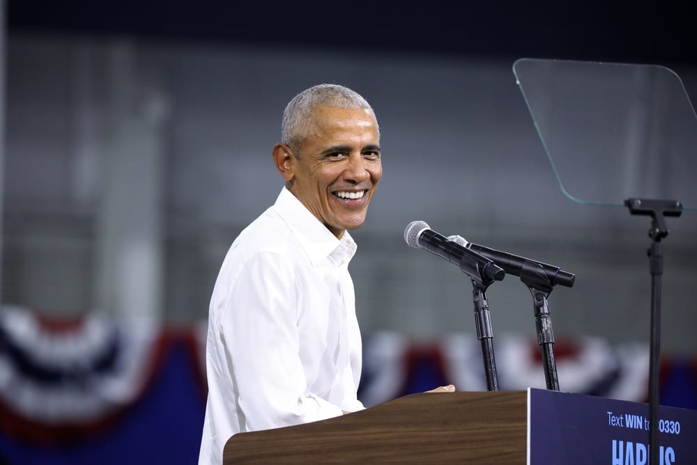 Obama critica la "pagliacciata" in atto nella politica americana dopo il video razzista di Trump