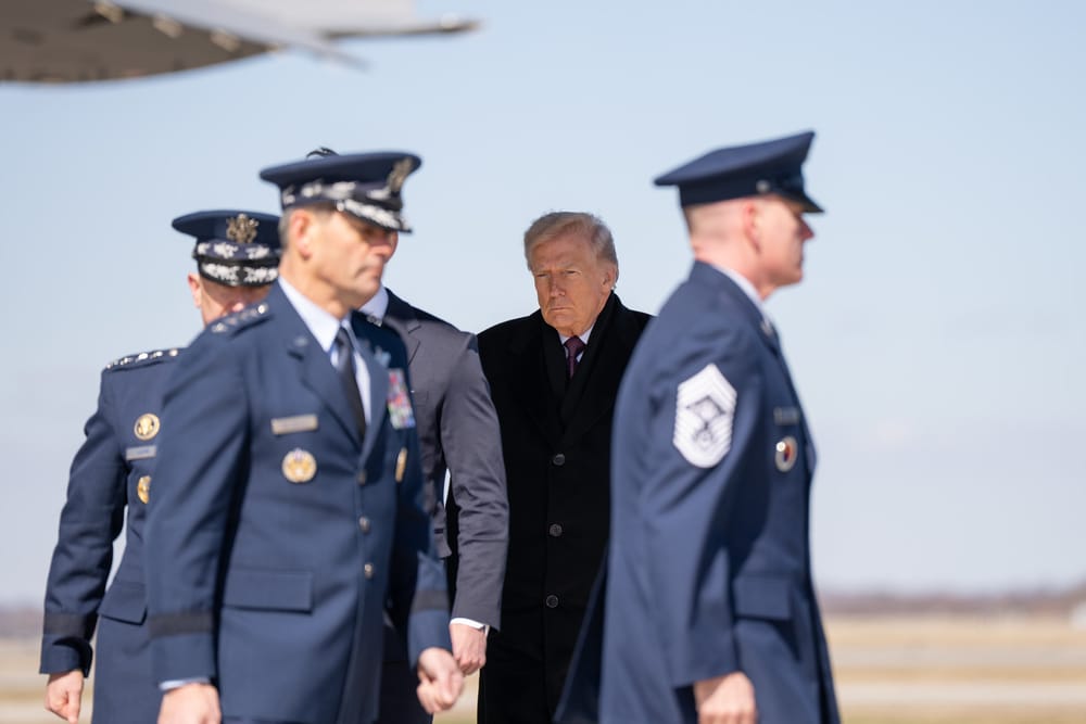 Trump conduce la guerra in Iran a colpi di post su Truth Social