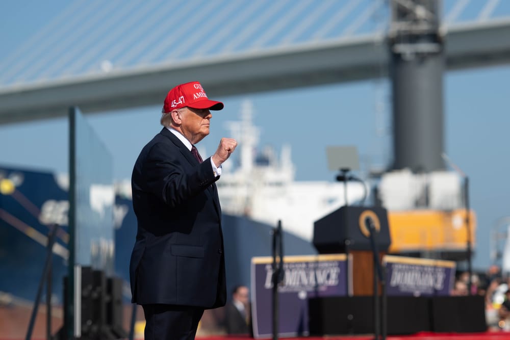 Trump apre ai colloqui con Teheran mentre gli Usa fanno i conti con le scorte di munizioni