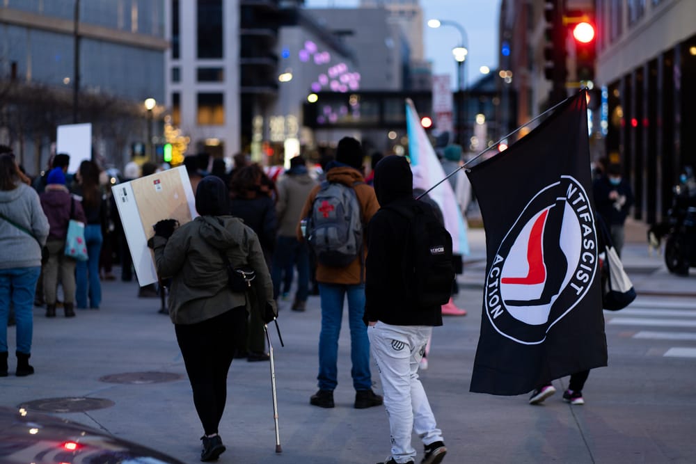 Gli Stati Uniti organizzano un summit internazionale contro il movimento antifa
