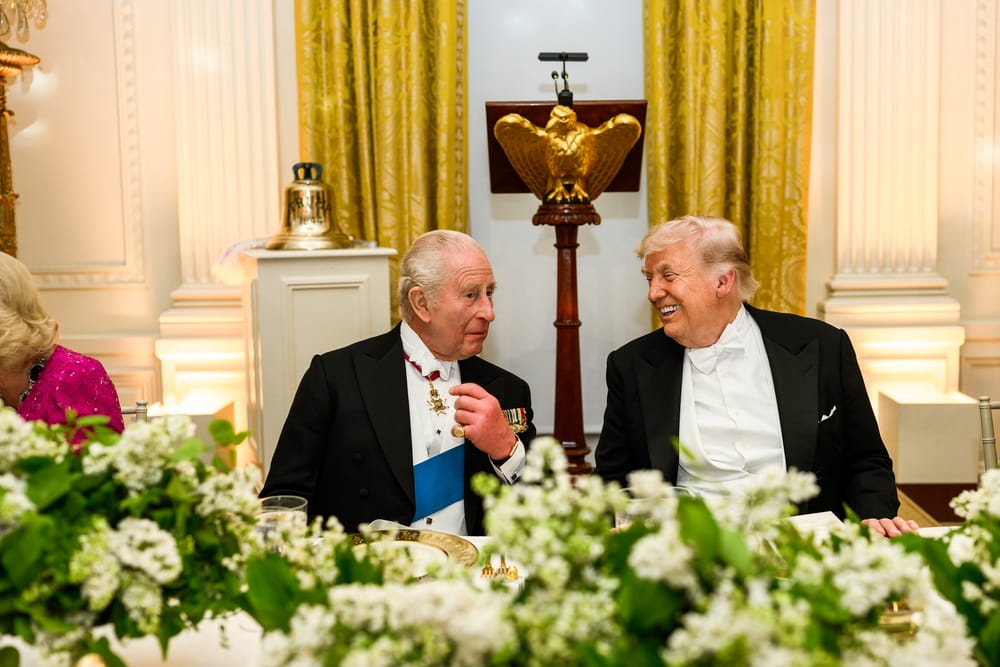 Trump cancella i dazi sul whisky scozzese dopo la visita di re Carlo III