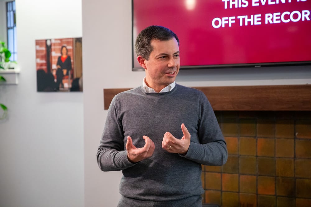 Pete Buttigieg gira l'America in vista di una possibile candidatura nel 2028