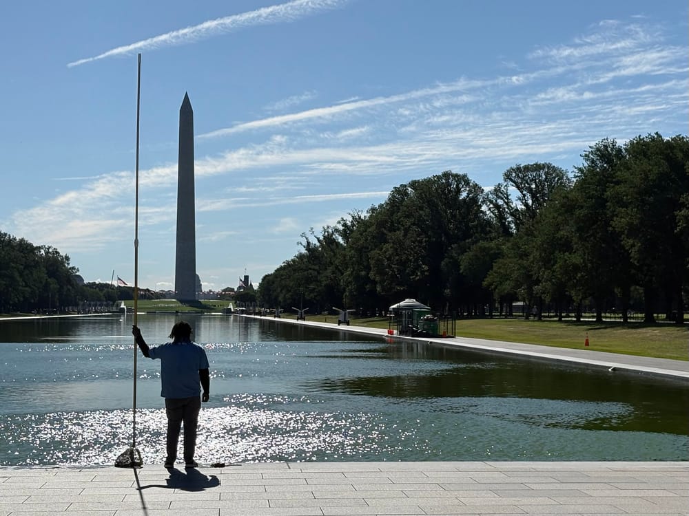 Trump pronto a svuotare di nuovo la vasca del Lincoln Memorial appena restaurata