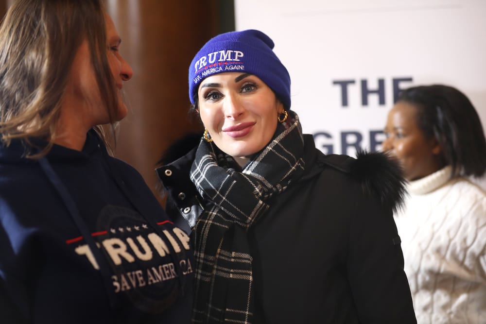Laura Loomer dice che la propaganda russa ha influenzato parte dei repubblicani