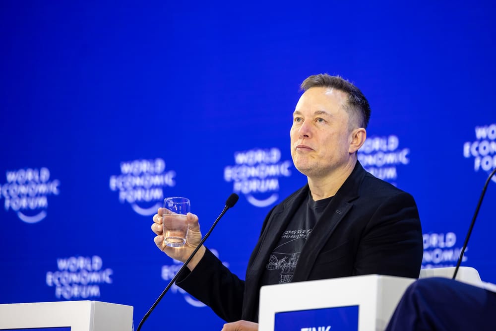 Il super PAC di Elon Musk riparte con spot online contro il socialismo