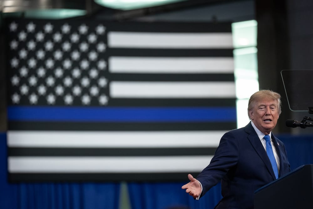 Trump revoca fino a 200mila visti e propone una tassa da 103mila dollari sui visti lavorativi
