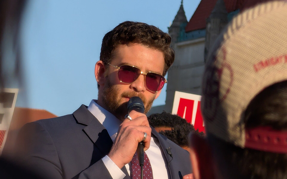 Hasan Piker divide i democratici dopo le frasi sugli ebrei americani