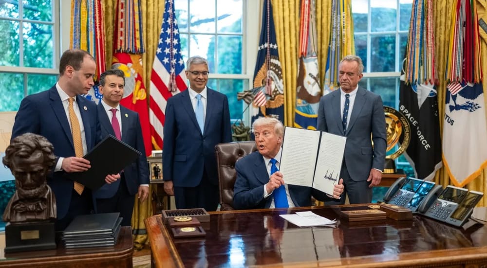 Trump firma un ordine esecutivo per fare meno vaccini ai bambini