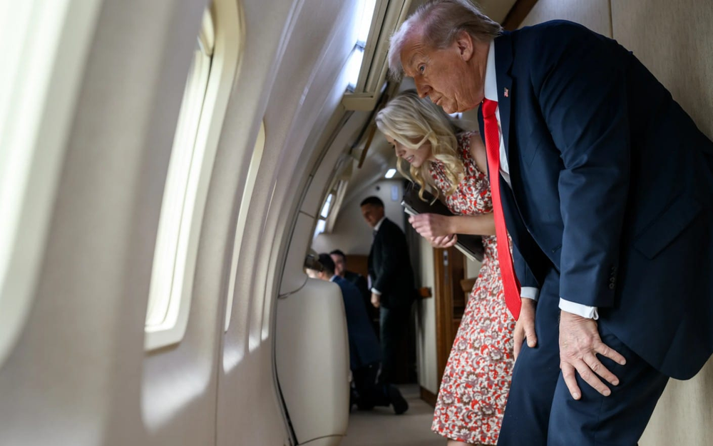 La collaboratrice più vicina a Trump è stata senza nulla osta di sicurezza per un anno