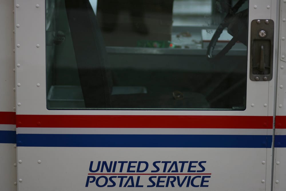 Allarme del serizio postale sul piano di Trump per limitare il voto
