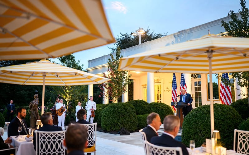 Trump bandisce dalla Casa Bianca CNN, MS NOW e Politico