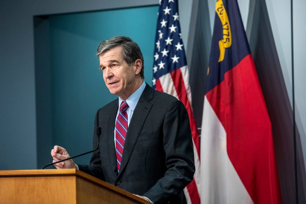 I repubblicani si arrendono in North Carolina e spostano i soldi sul Kansas