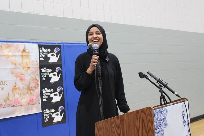 Obama difende Ilhan Omar e accusa Trump di perseguitarla per motivi politici