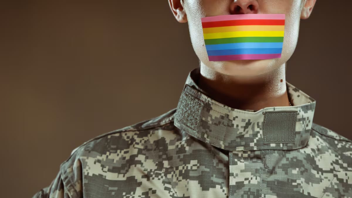 Trump ripristina il divieto ai transgender nell'esercito e reintegra i militari no-vax