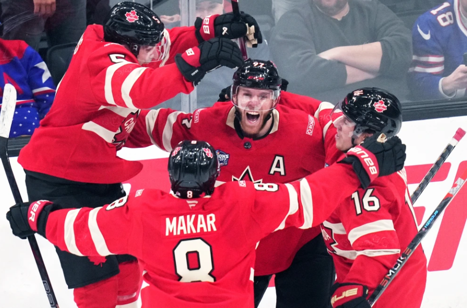 Tensioni diplomatiche sul ghiaccio: il Canada trionfa sugli USA ad hockey tra le polemiche