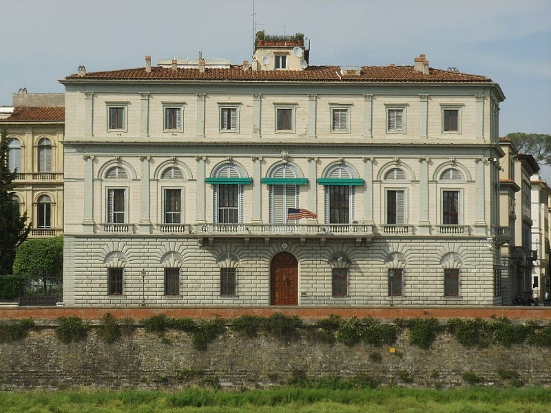 Gli Stati Uniti intendono chiudere una decina di consolati entro l'estate