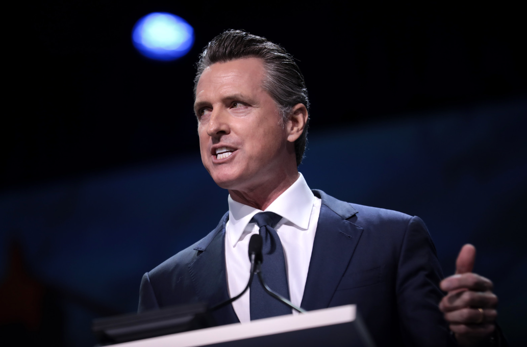 Scontro Trump-Newsom sulle proteste di Los Angeles: il governatore si candida a leader dell'opposizione