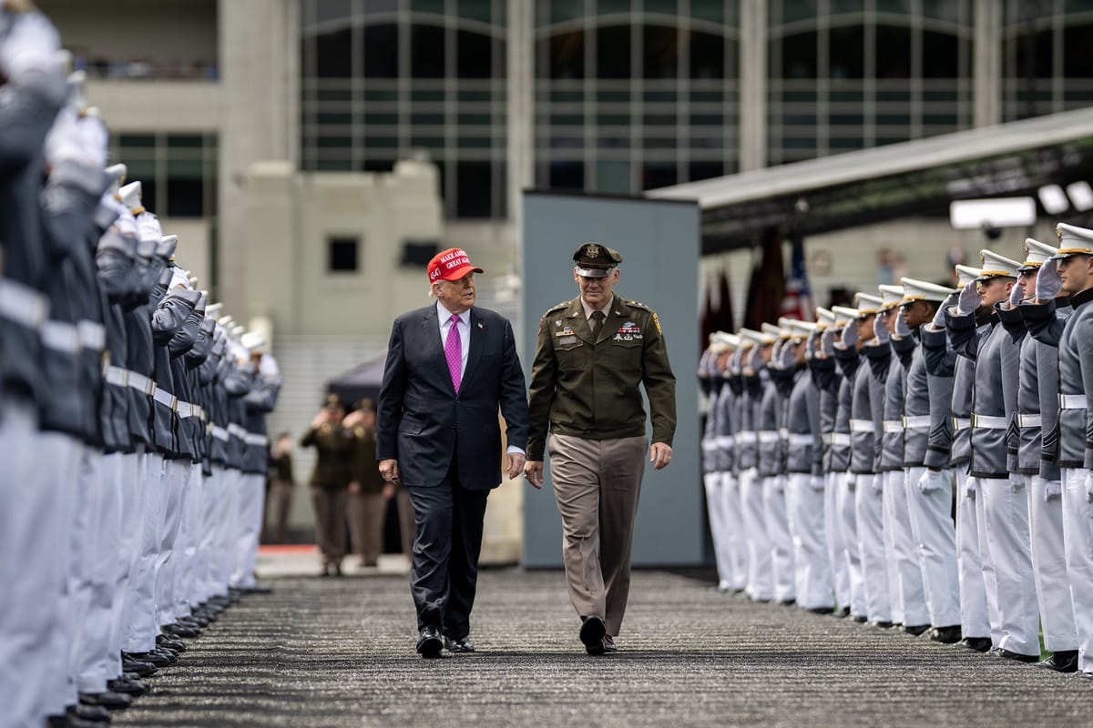 Trump vuole chiamare il Pentagono "Dipartimento della Guerra"