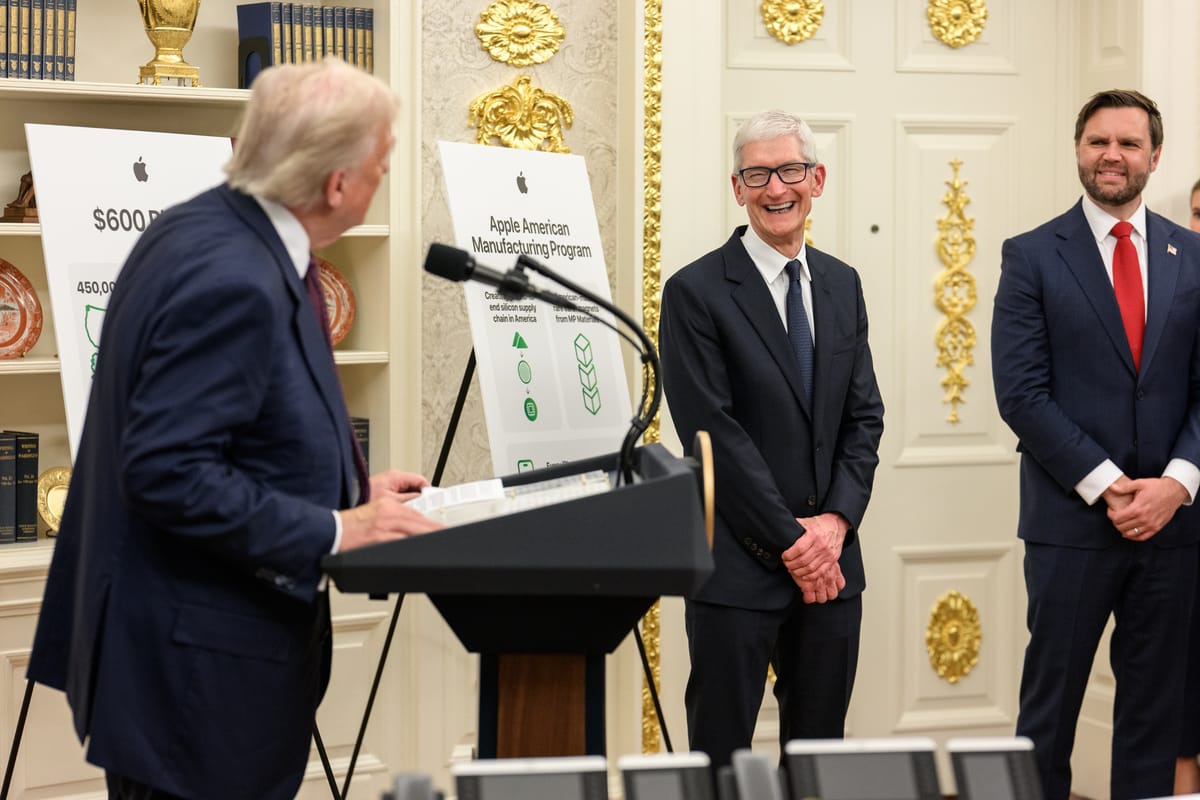 Apple promette 100 miliardi di dollari di nuovi investimenti negli Stati Uniti