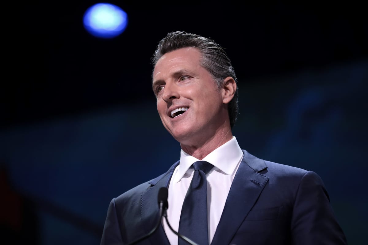 Newsom continua a prendere in giro Trump