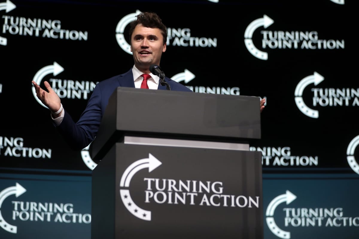 L’assassinio di Charlie Kirk e il pericolo della violenza politica negli Stati Uniti