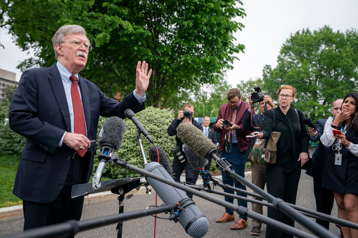 John Bolton incriminato per documenti classificati
