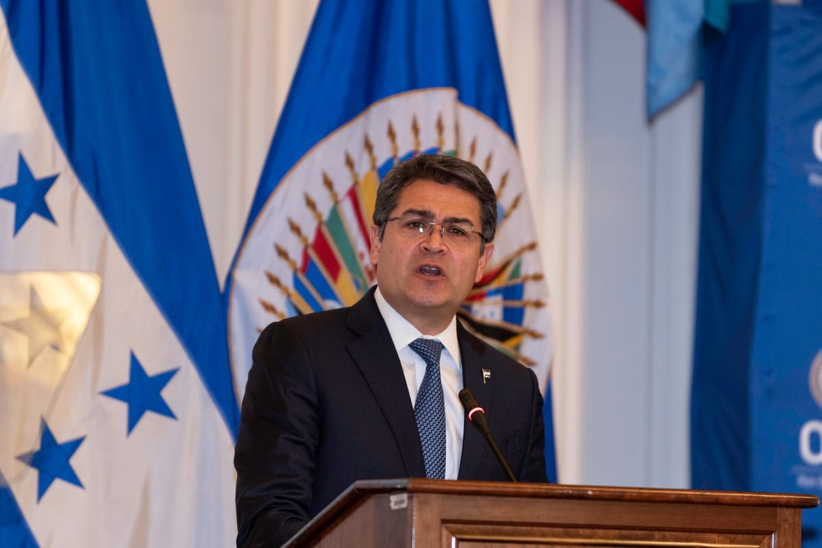 Trump promette la grazia all'ex presidente dell'Honduras Hernandez