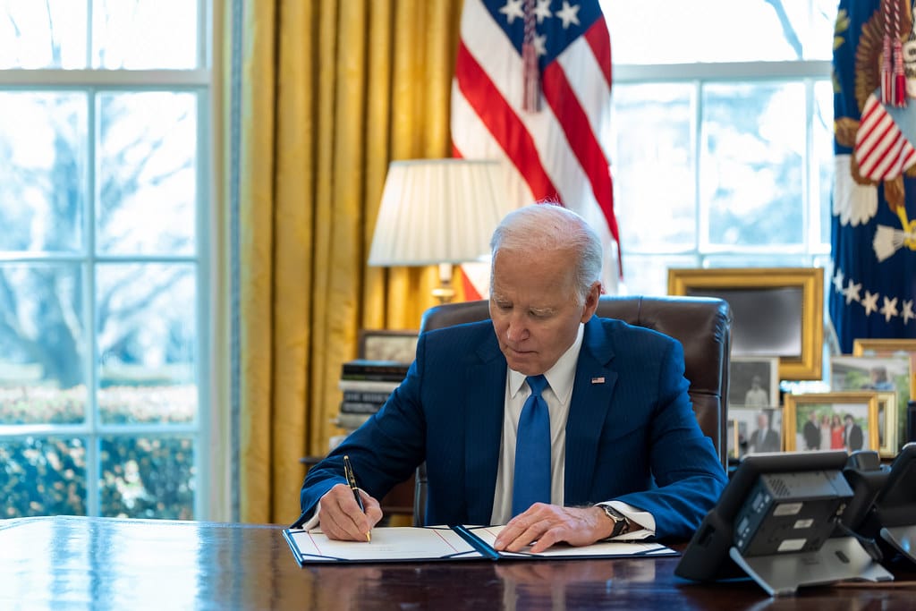 Trump minaccia di annullare tutti i provvedimenti firmati da Biden con l'autopen