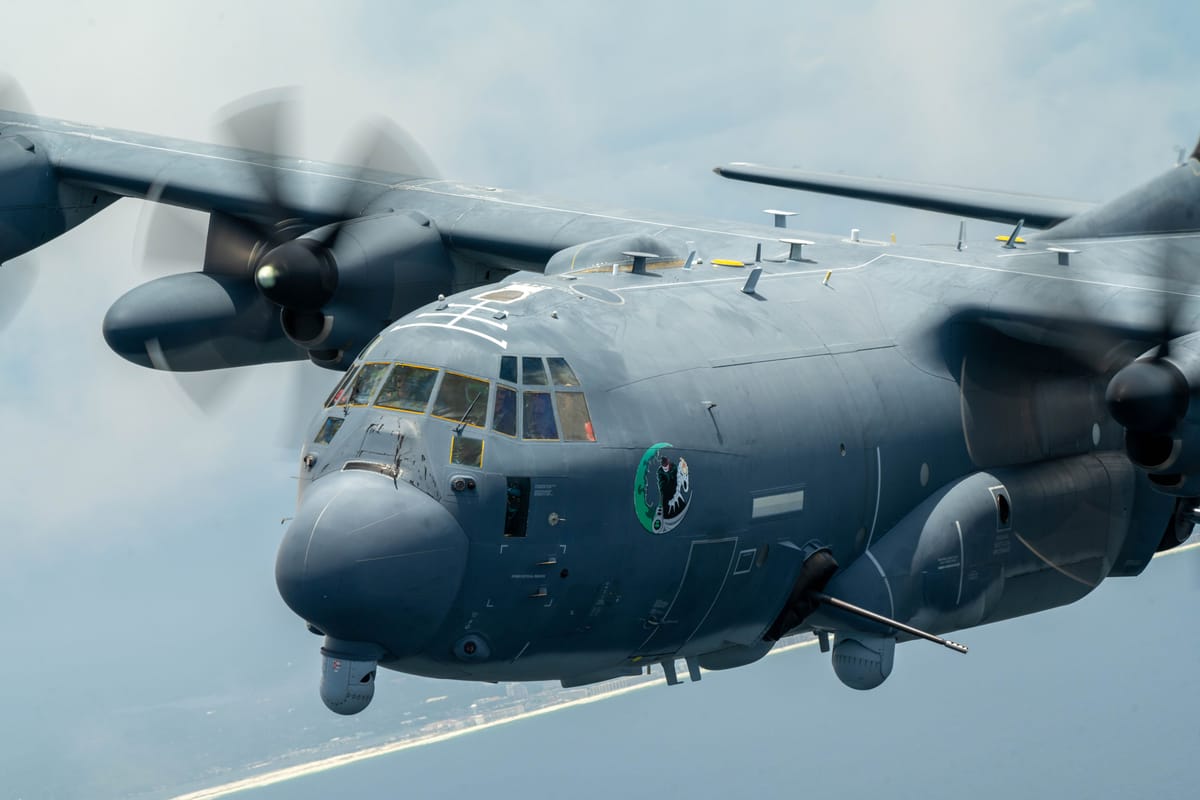 Gli Stati Uniti inviano aerei da combattimento in El Salvador