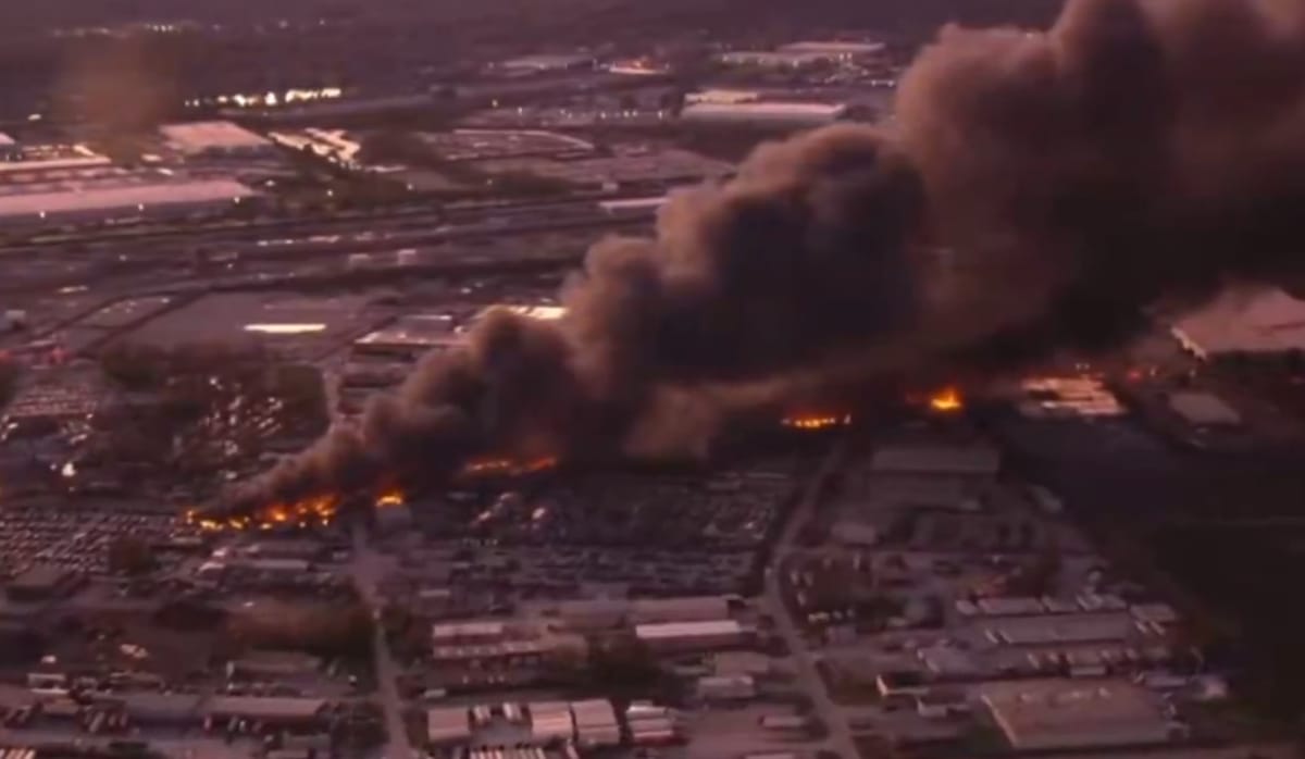 Un aereo cargo UPS si schianta a Louisville: almeno 7 morti