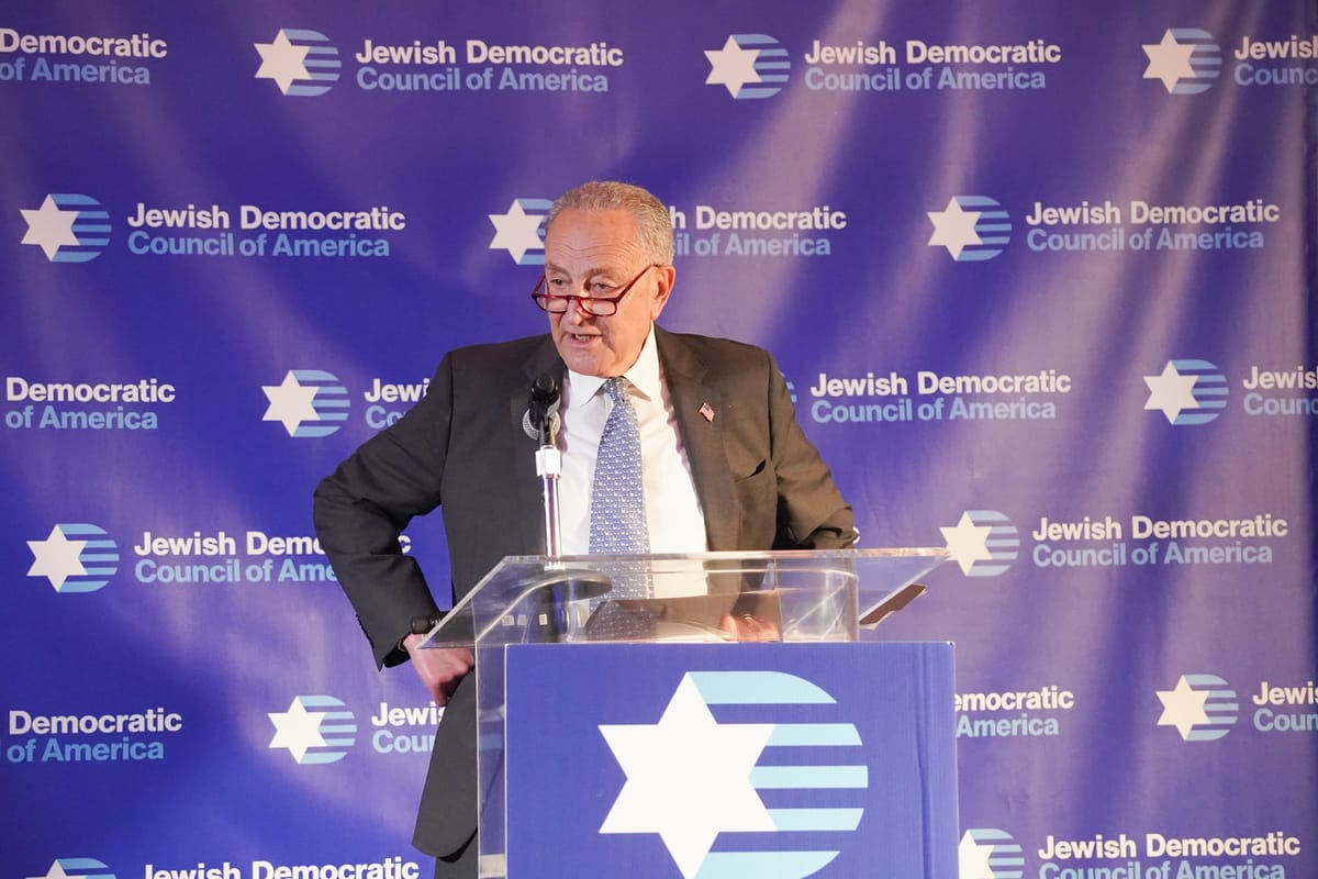 Dem divisi su Schumer, ma il cambio alla guida del Senato resta congelato