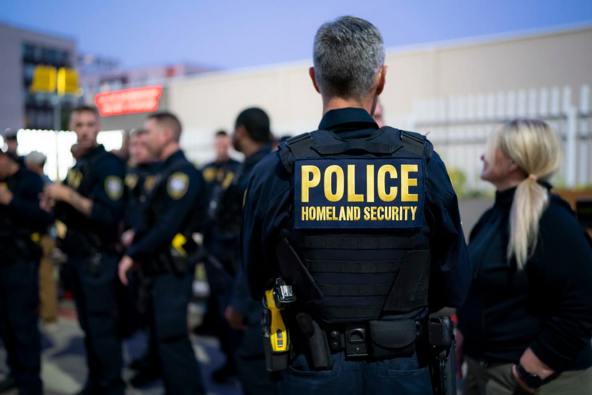 Arrestati 75mila immigrati senza precedenti penali: i numeri che contraddicono Trump