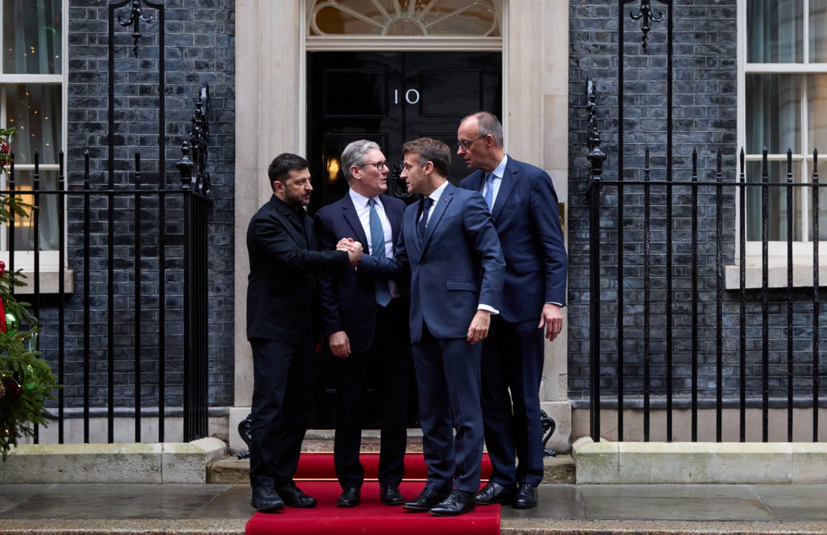 Trump, Macron, Merz e Starmer discutono la pace in Ucraina in un "momento critico"