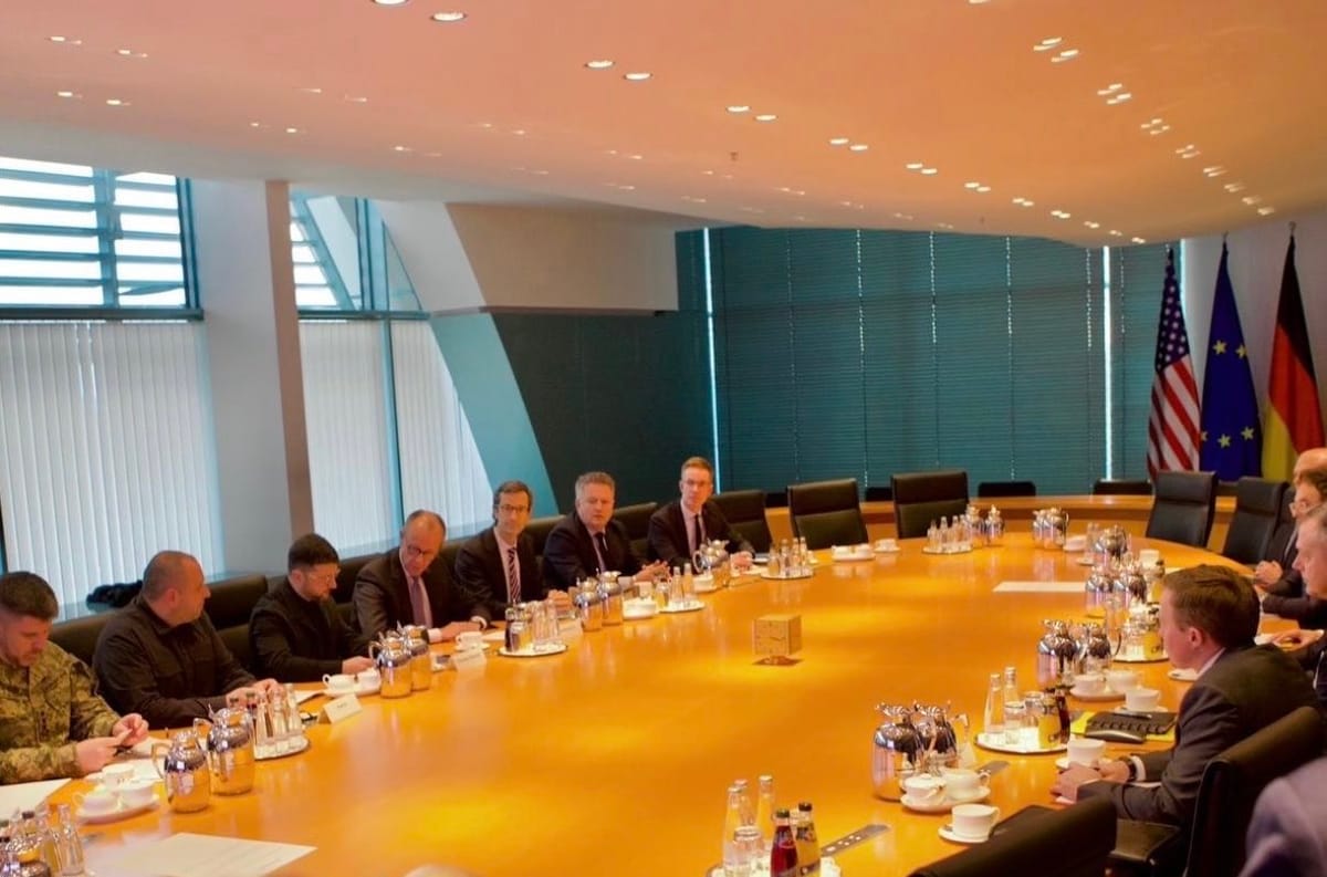 Negoziati Usa-Ucraina a Berlino, progressi sulle garanzie di sicurezza ma resta irrisolto il nodo del Donbass