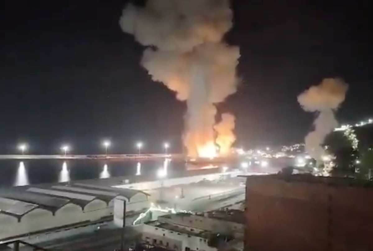 Gli Stati Uniti bombardano Caracas