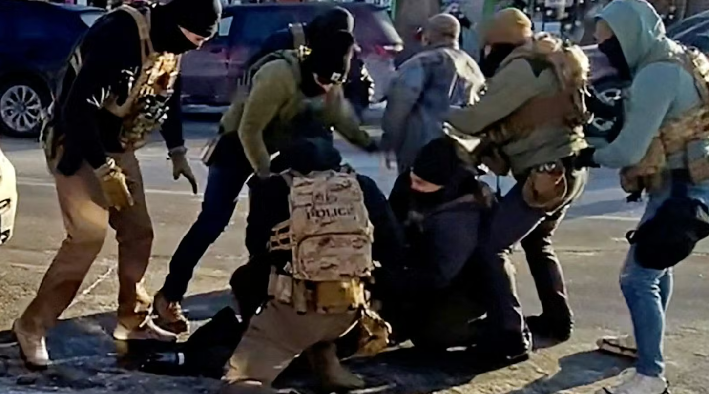 Identificati gli agenti federali che hanno ucciso Alex Pretti a Minneapolis