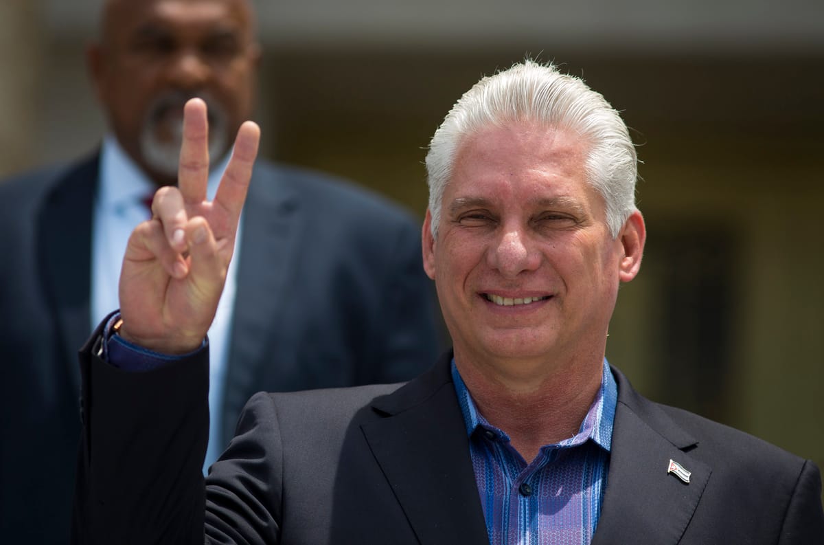 Cuba tratta con Washington mentre l'isola sprofonda nel buio