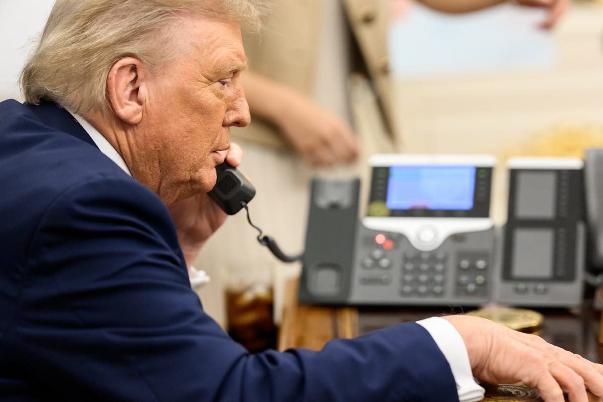 Tutti vogliono il numero di telefono di Trump