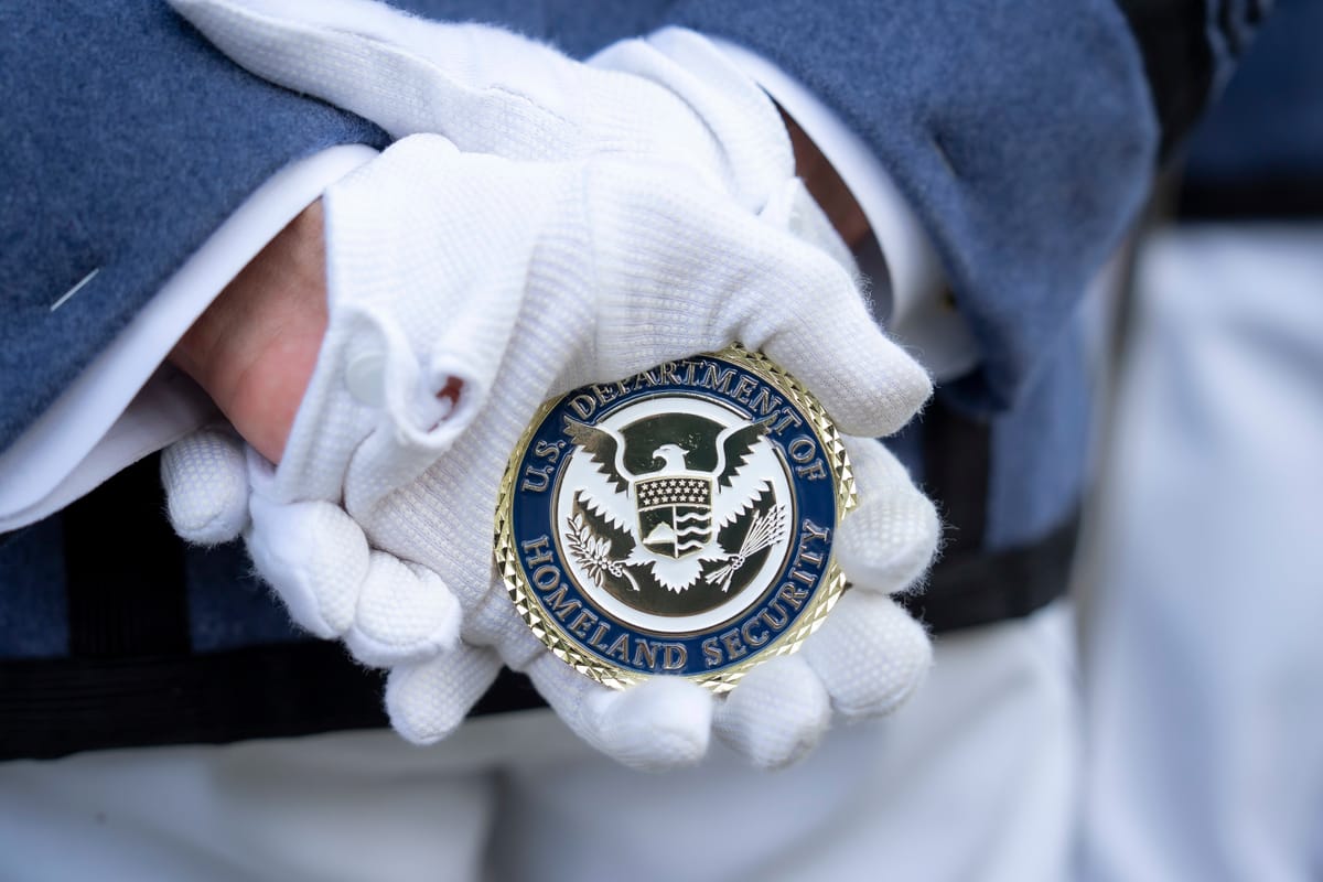 Il Dipartimento per la sicurezza interna è un mese che è senza fondi e non paga gli stipendi