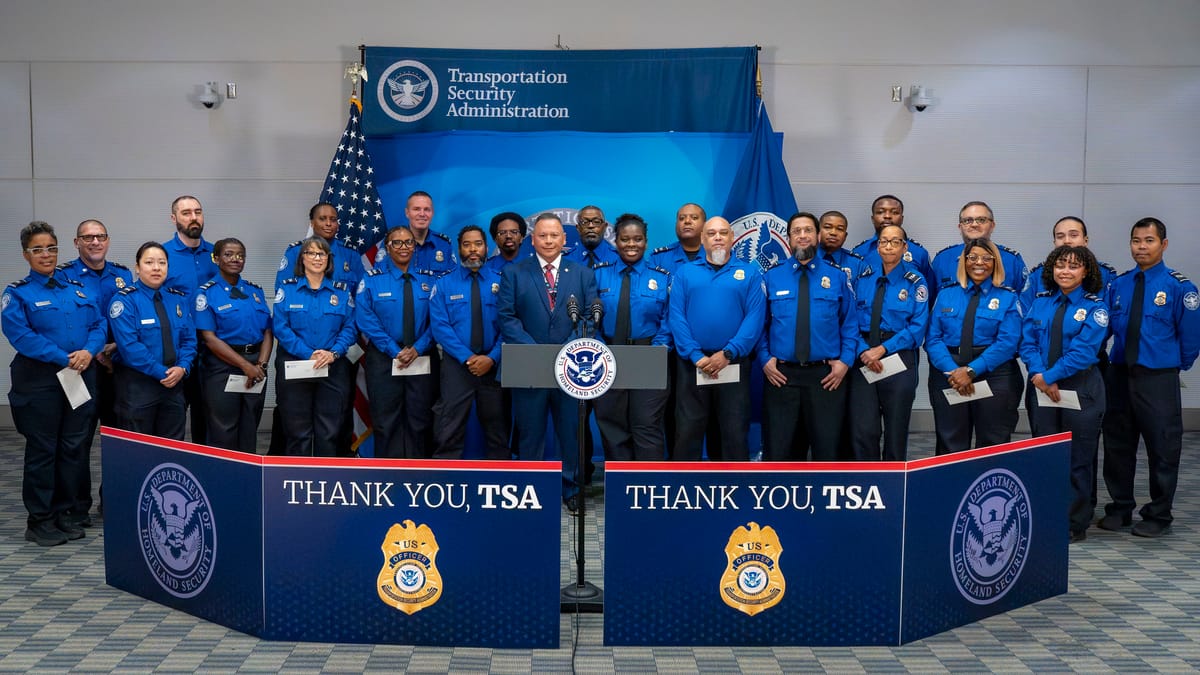 Trump minaccia di schierare agenti dell'immigrazione negli aeroporti