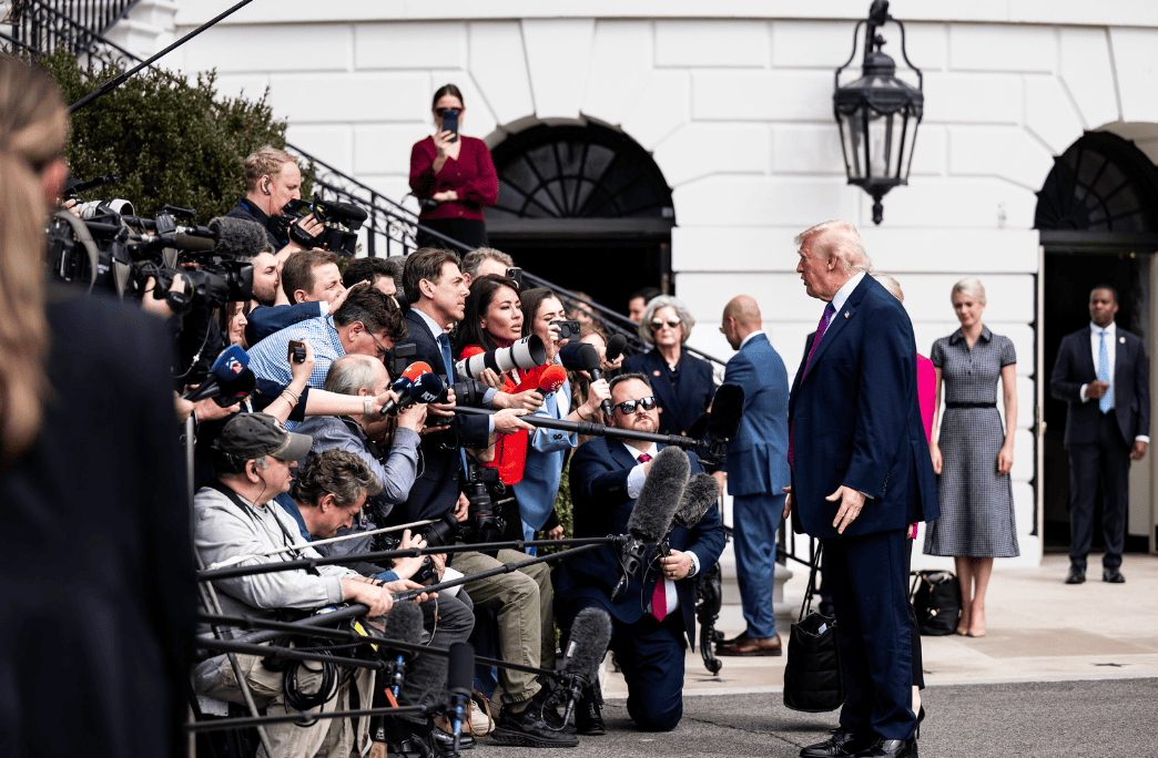 Trump sospende l'attacco alle infrastrutture energetiche iraniane, tregua di 5 giorni