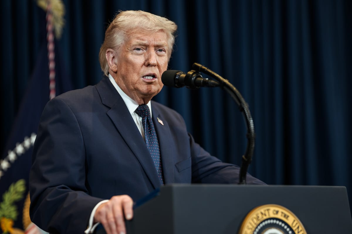 Trump firma un nuovo decreto per limitare il voto per posta