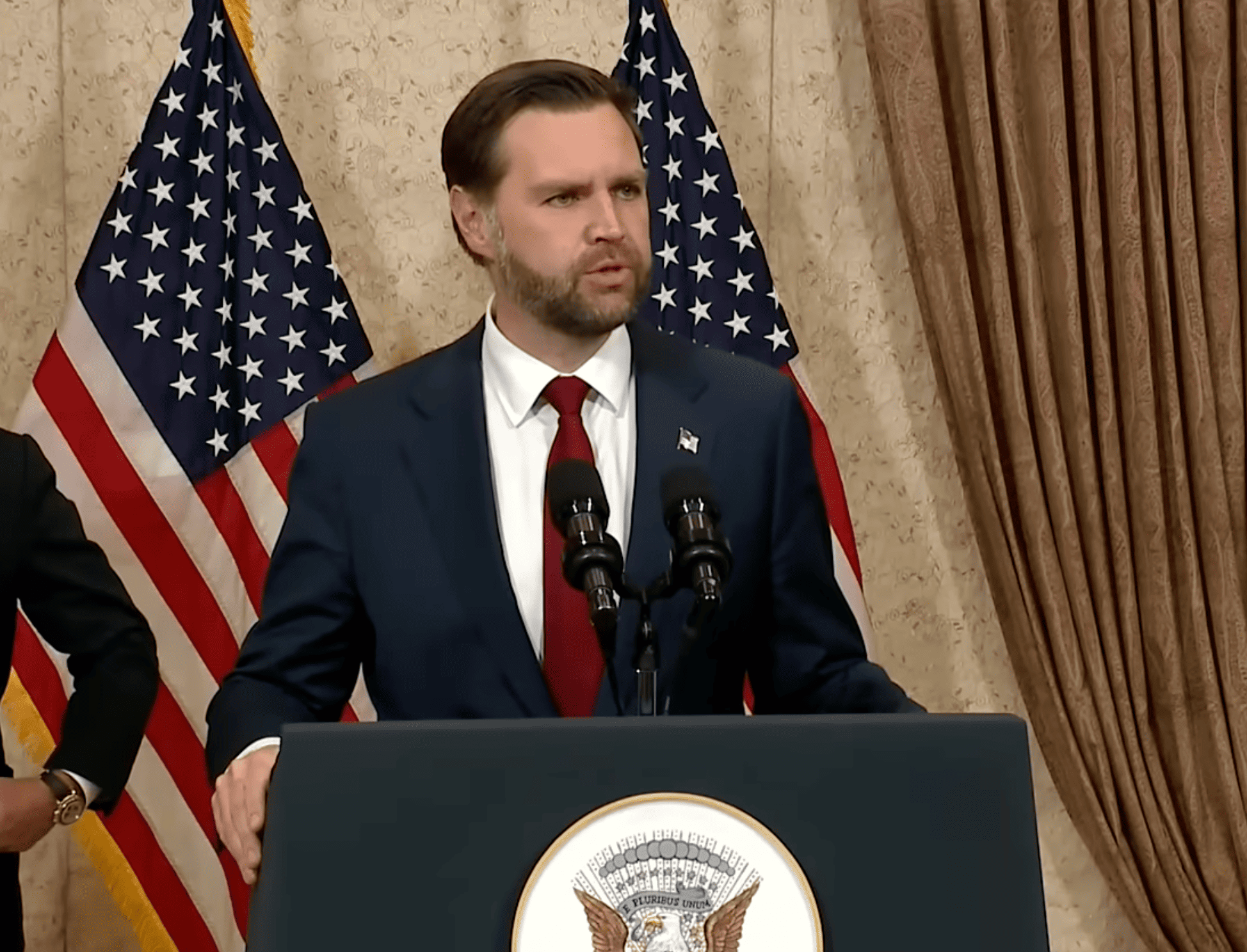 Sono già falliti i negoziati tra Stati Uniti e Iran a Islamabad, Vance lascia il Pakistan