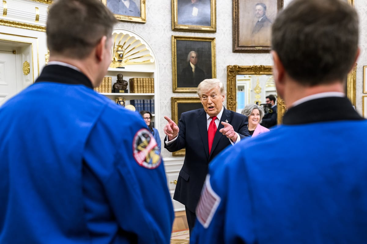 Trump rilancia il mito della frontiera tra Marte, Groenland e intelligenza artificiale